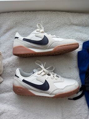 Nike White & Navy Casual Sneakers with Gum Outsole
